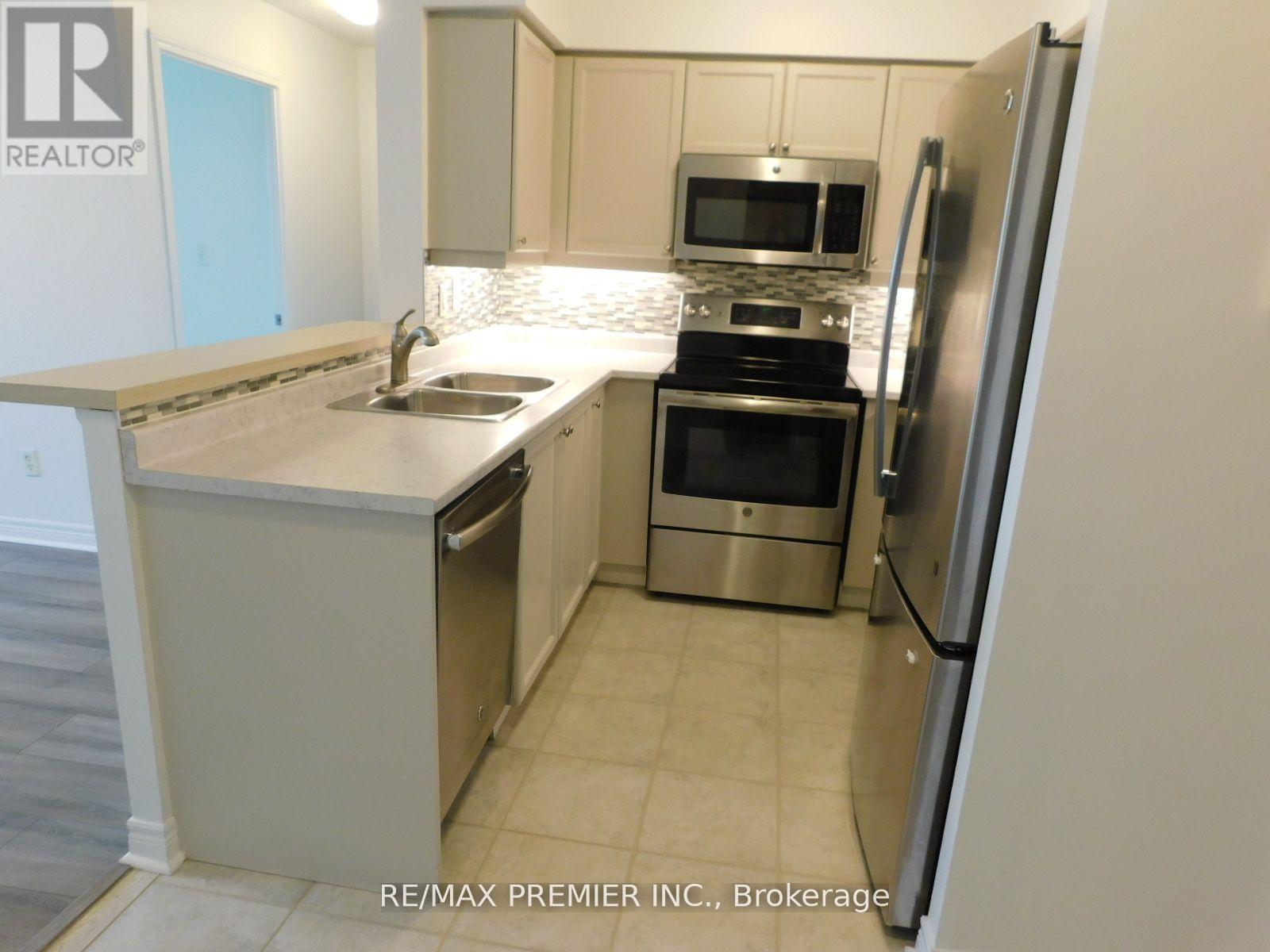 1213 - 39 Oneida Crescent, Richmond Hill, Ontario  L4B 4T9 - Photo 6 - N12551464