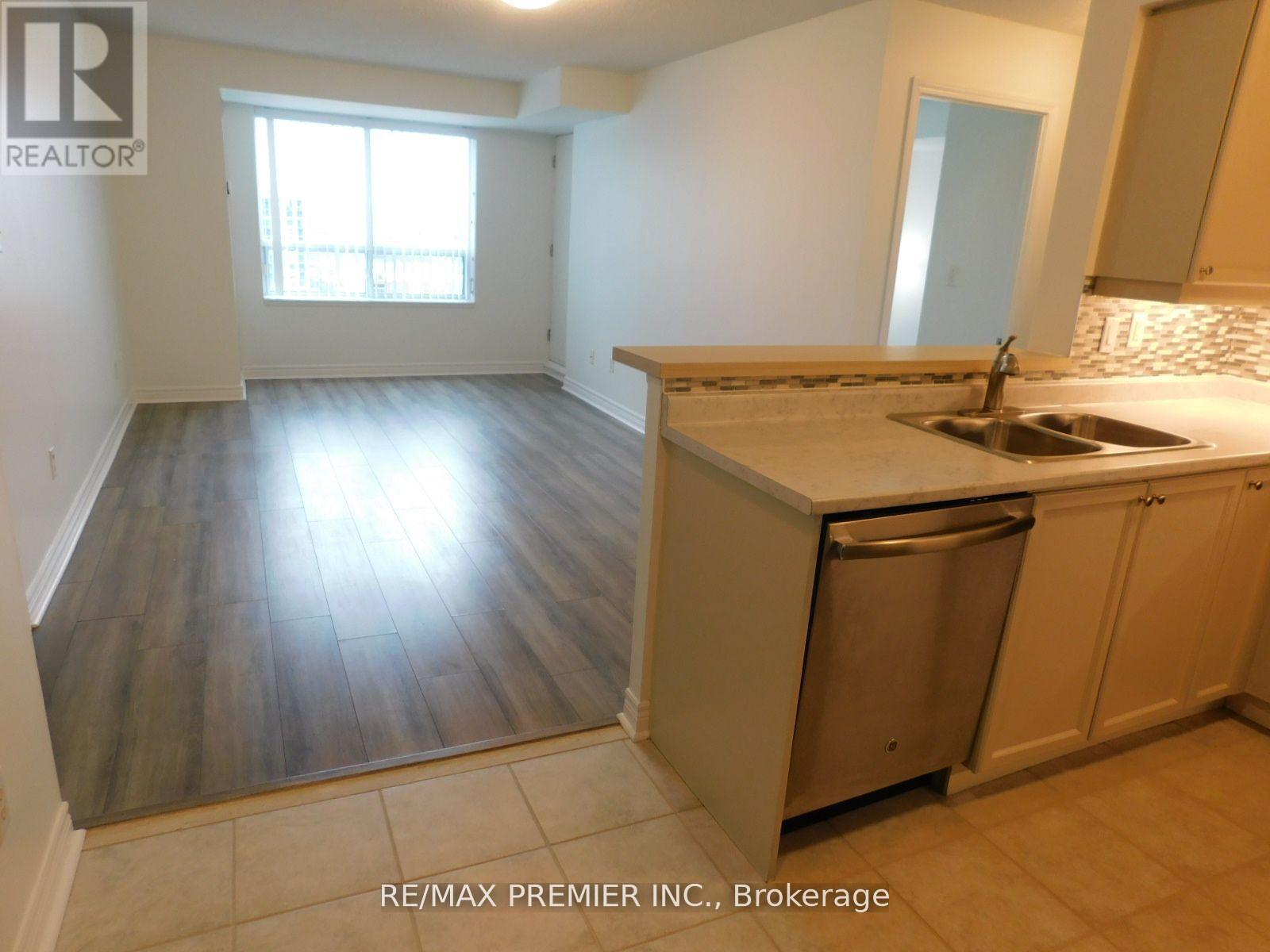 1213 - 39 Oneida Crescent, Richmond Hill, Ontario  L4B 4T9 - Photo 7 - N12551464