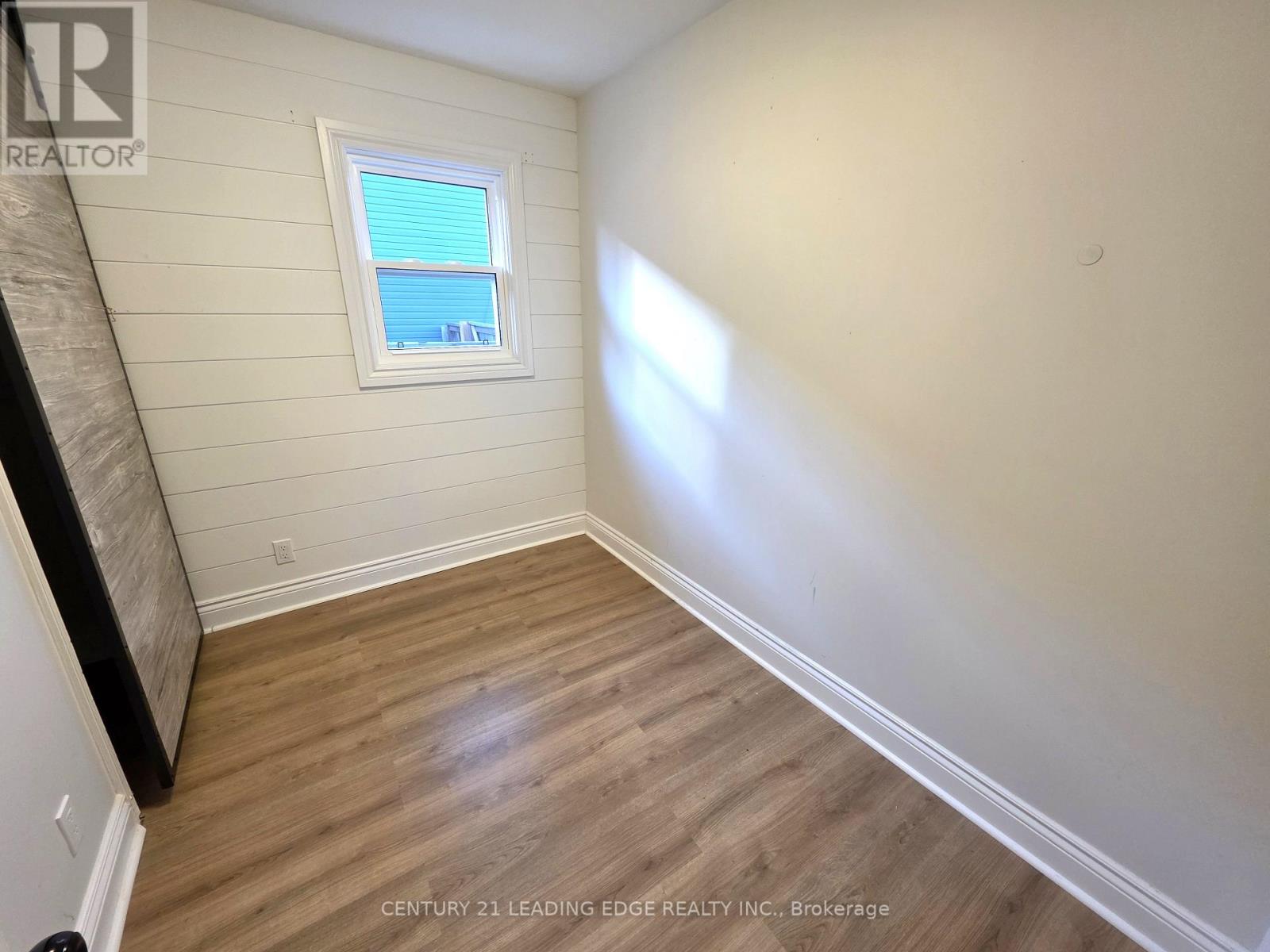 235 Bayview Avenue, Georgina, Ontario  L4P 2T4 - Photo 10 - N12551496