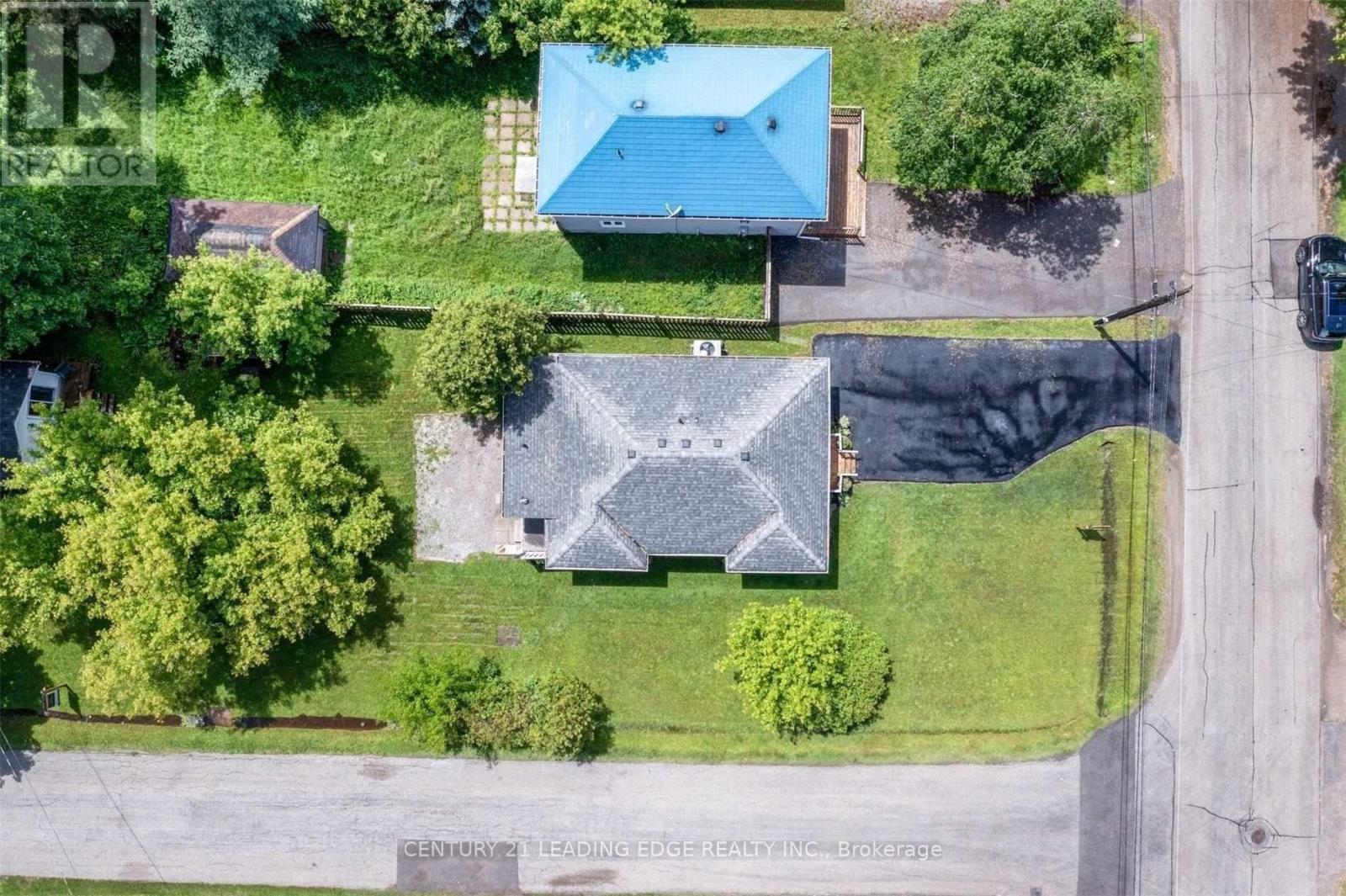 235 Bayview Avenue, Georgina, Ontario  L4P 2T4 - Photo 14 - N12551496