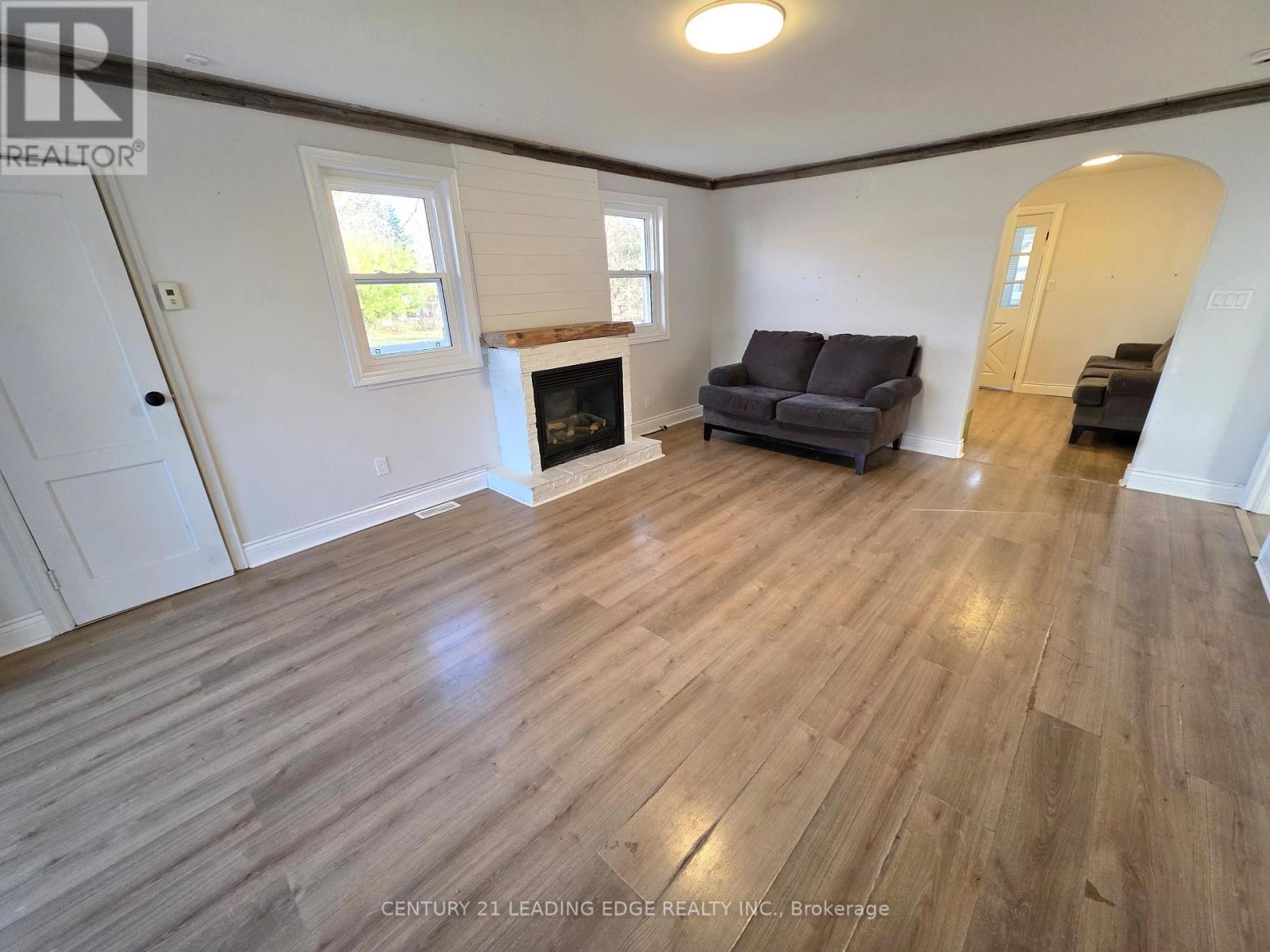 235 Bayview Avenue, Georgina, Ontario  L4P 2T4 - Photo 3 - N12551496