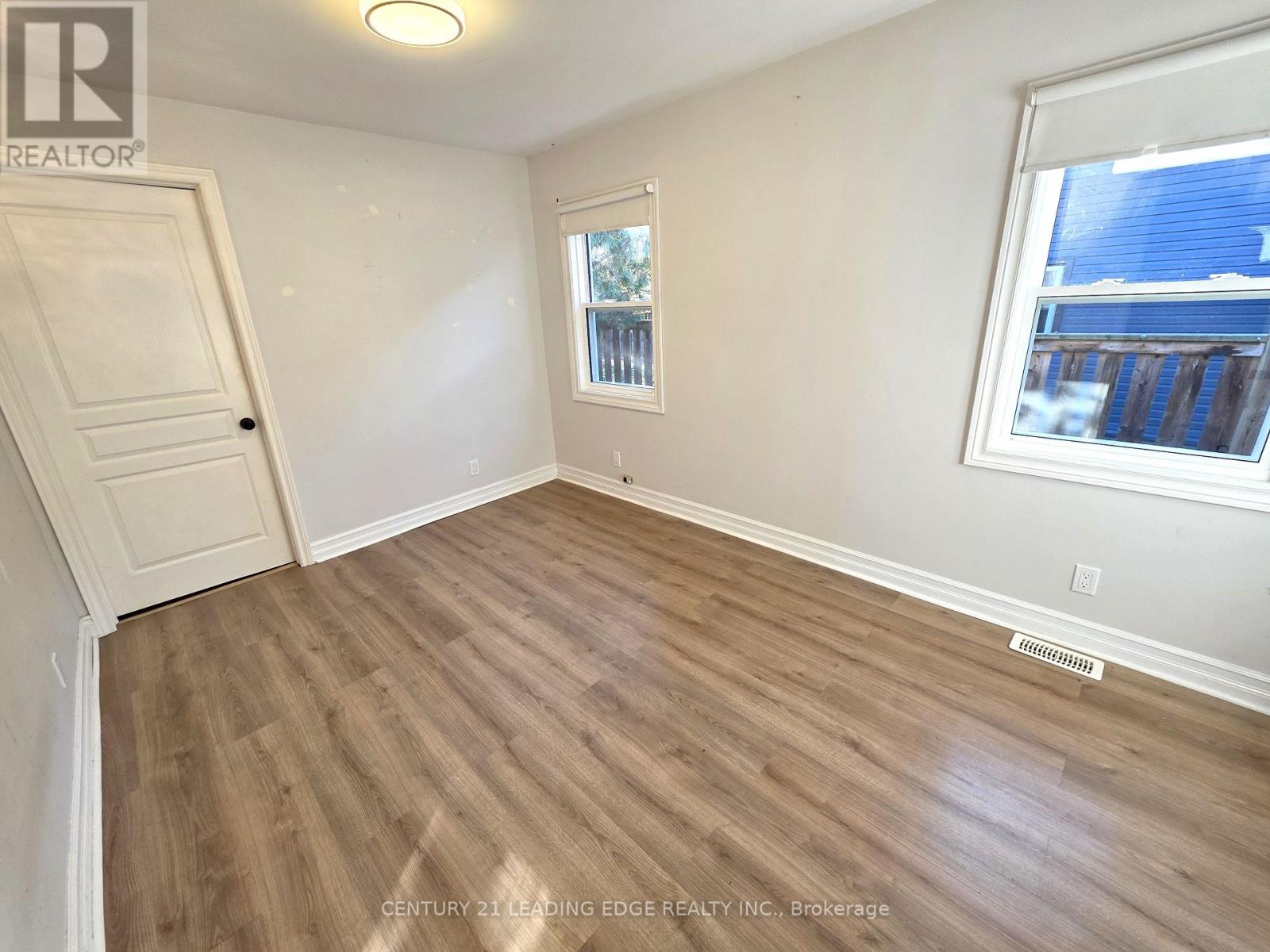 235 Bayview Avenue, Georgina, Ontario  L4P 2T4 - Photo 6 - N12551496