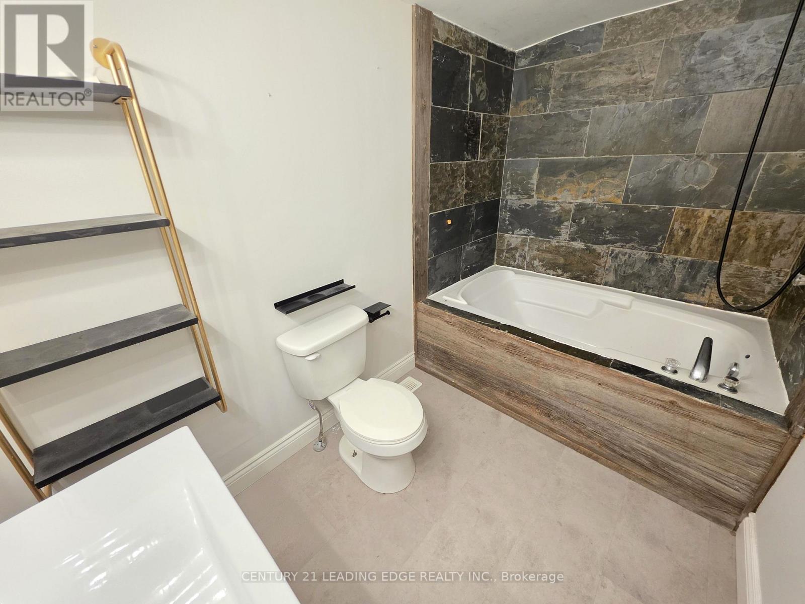 235 Bayview Avenue, Georgina, Ontario  L4P 2T4 - Photo 7 - N12551496