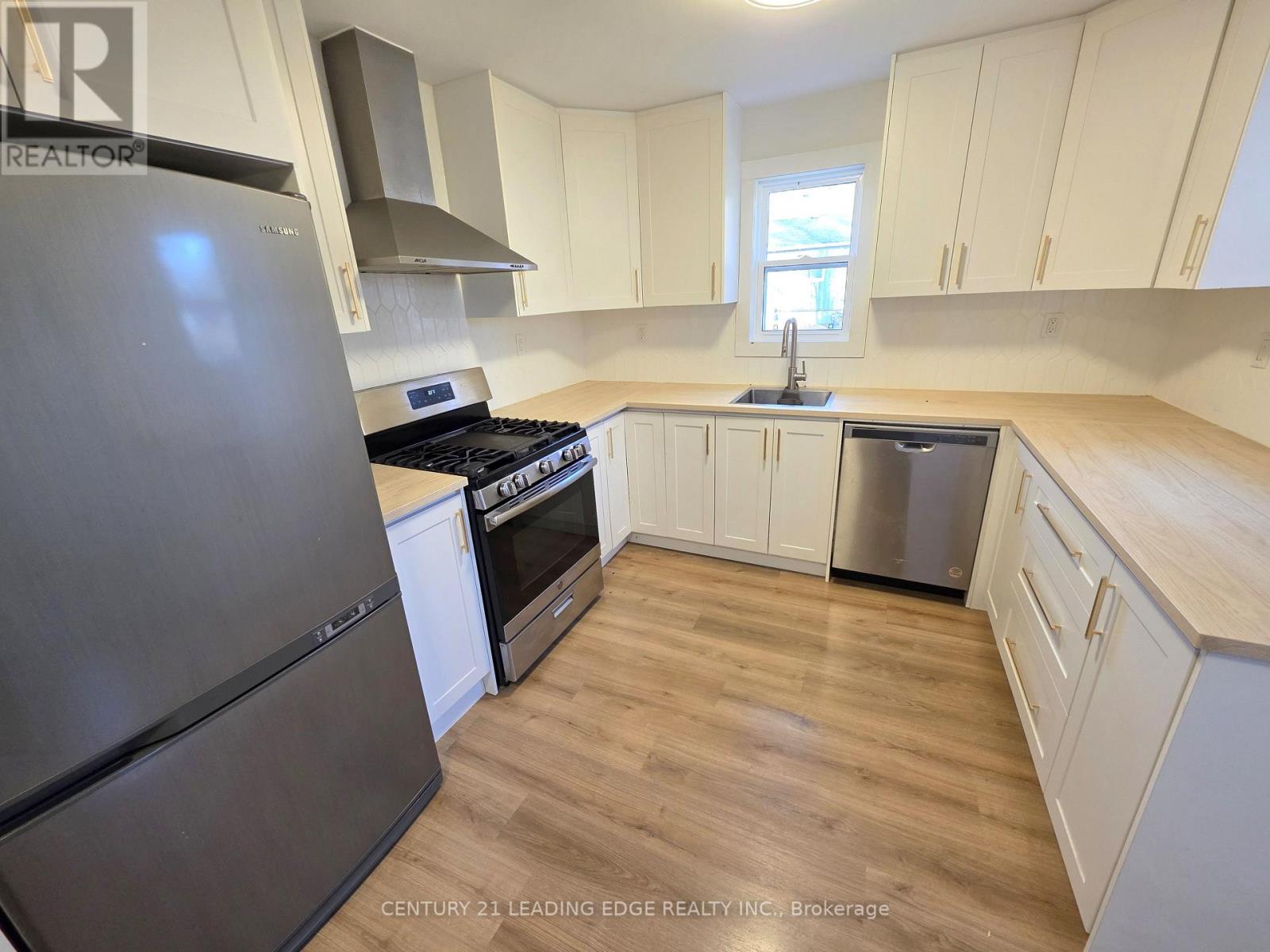 235 Bayview Avenue, Georgina, Ontario  L4P 2T4 - Photo 8 - N12551496