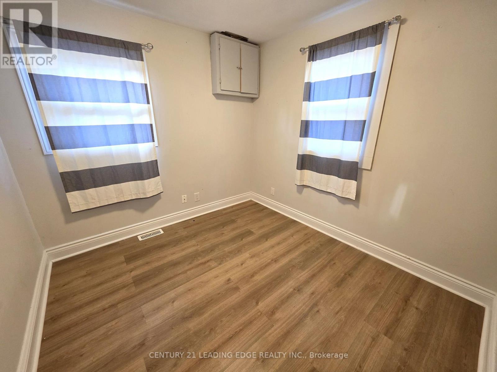 235 Bayview Avenue, Georgina, Ontario  L4P 2T4 - Photo 9 - N12551496