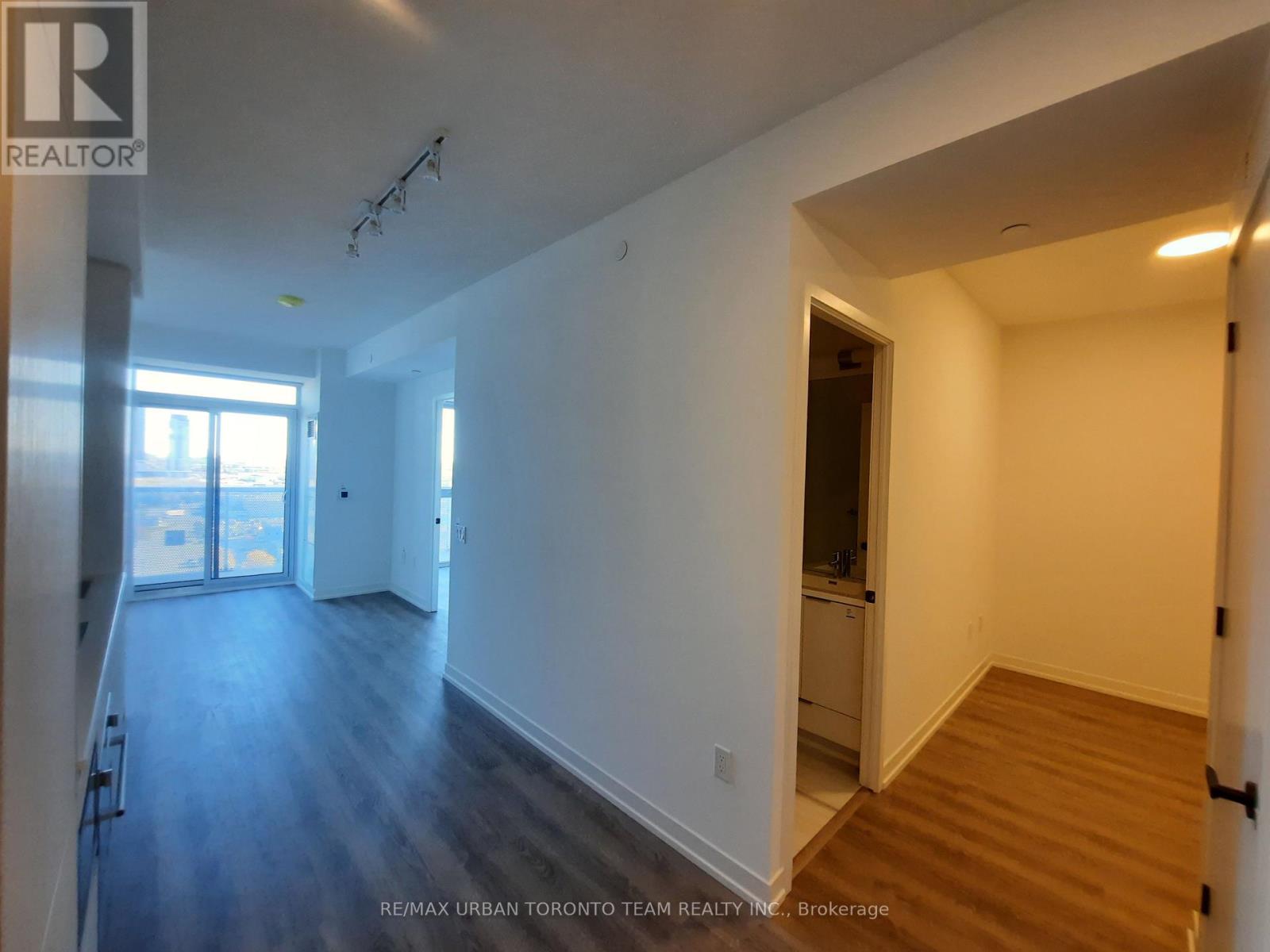 1507 - 8 Interchange Way, Vaughan, Ontario  L4K 5Z7 - Photo 2 - N12551580