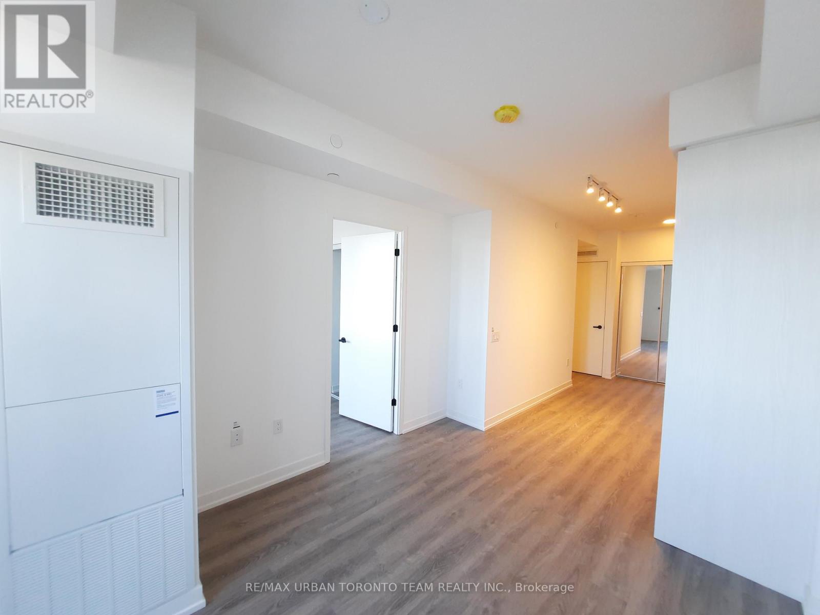 1507 - 8 Interchange Way, Vaughan, Ontario  L4K 5Z7 - Photo 3 - N12551580