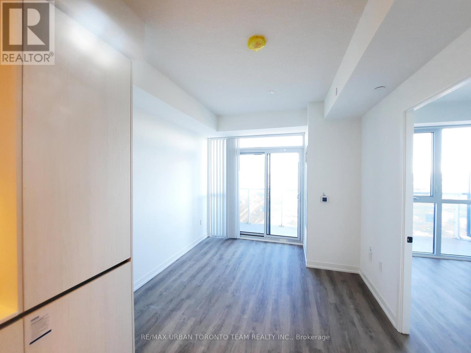 1507 - 8 Interchange Way, Vaughan, Ontario  L4K 5Z7 - Photo 4 - N12551580