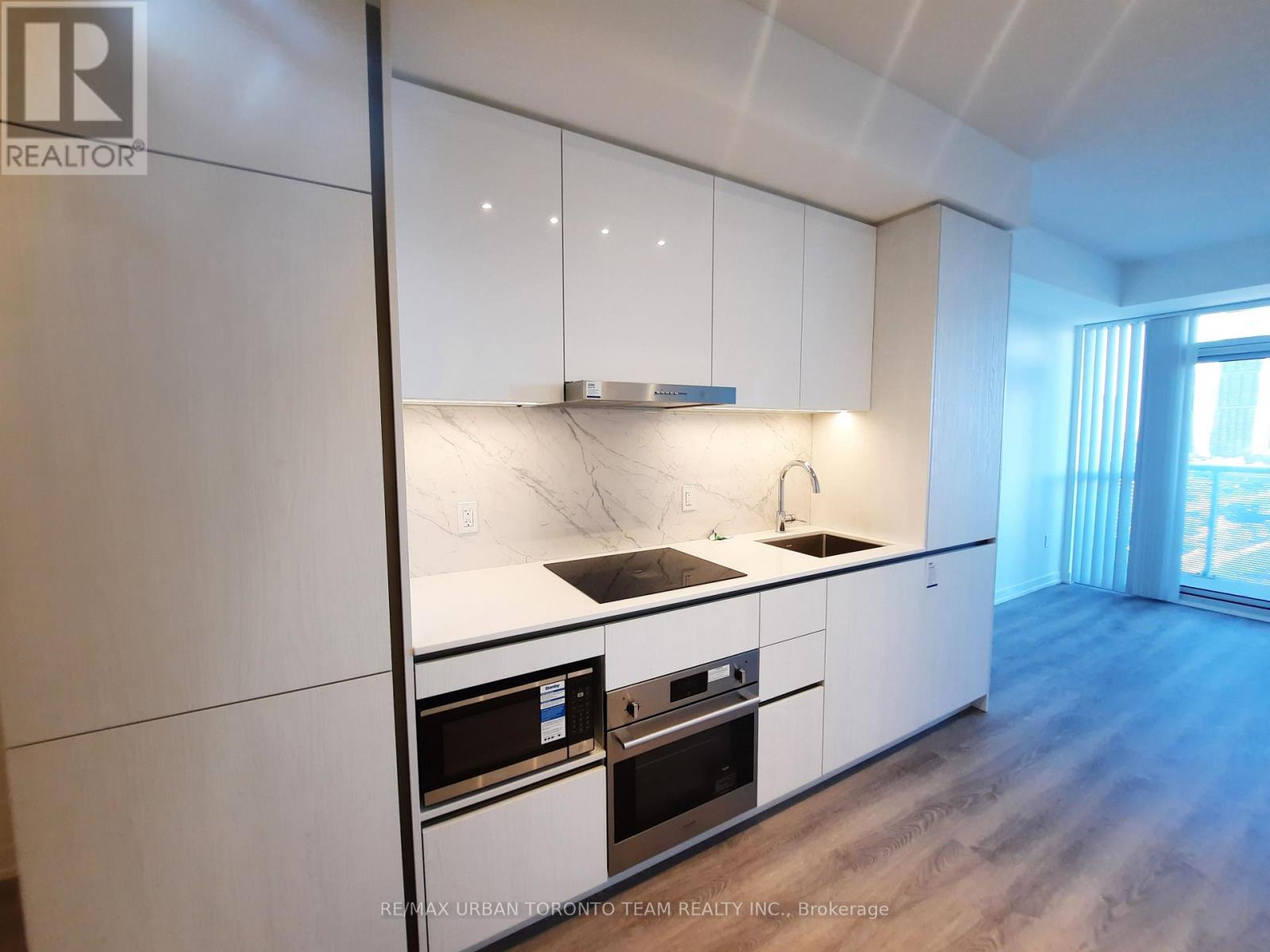 1507 - 8 Interchange Way, Vaughan, Ontario  L4K 5Z7 - Photo 6 - N12551580