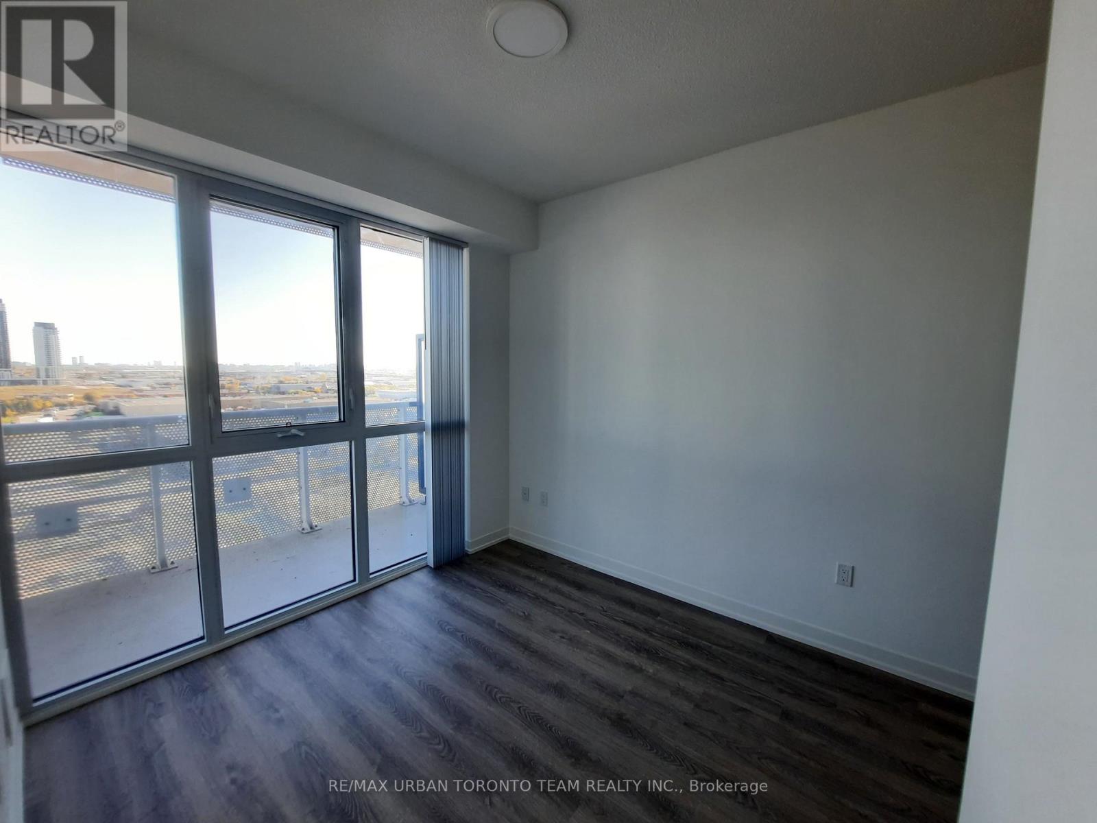 1507 - 8 Interchange Way, Vaughan, Ontario  L4K 5Z7 - Photo 8 - N12551580