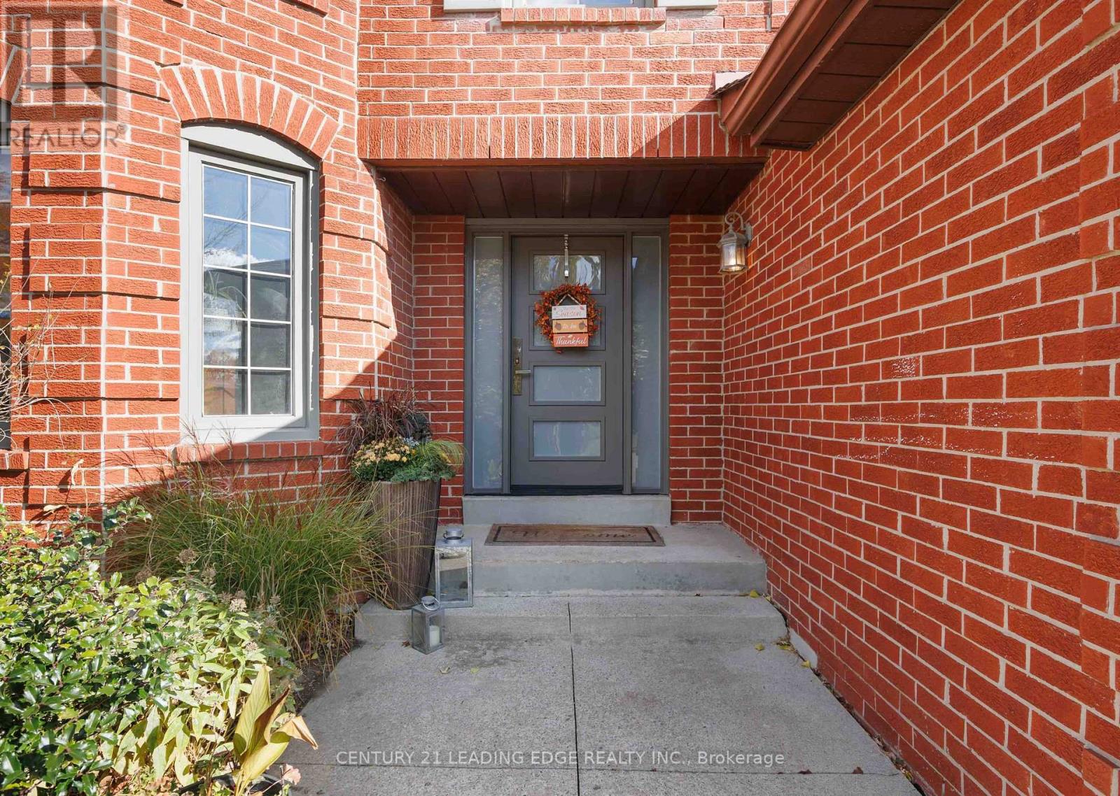 64 Lehman Crescent, Markham, Ontario  L3P 5W7 - Photo 2 - N12551628