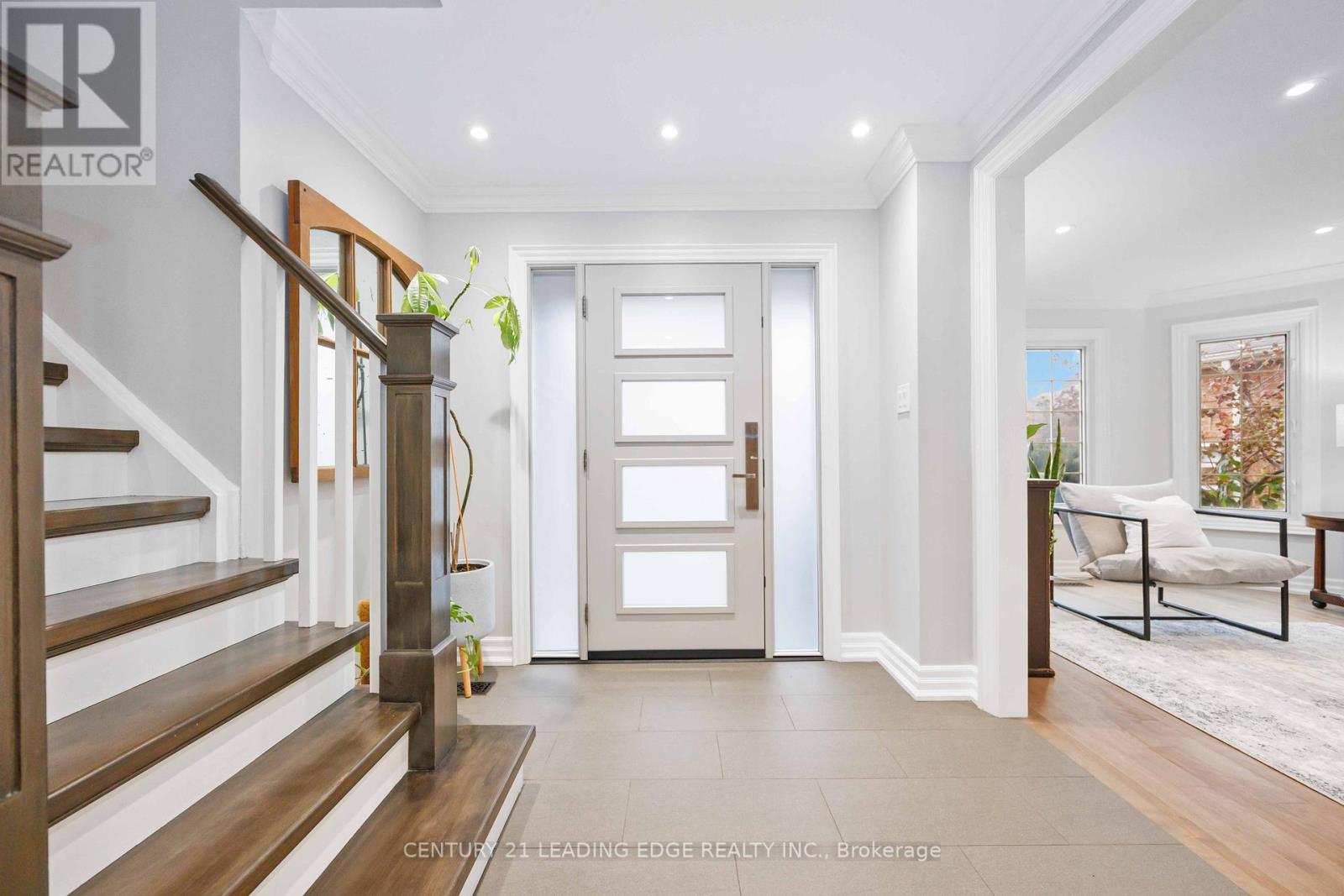 64 Lehman Crescent, Markham, Ontario  L3P 5W7 - Photo 3 - N12551628