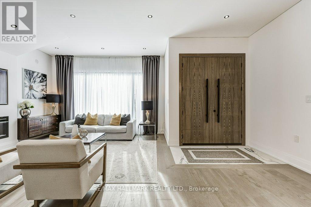 Main Fl - 148 May Avenue, Richmond Hill, Ontario  L4C 3S6 - Photo 5 - N12551638