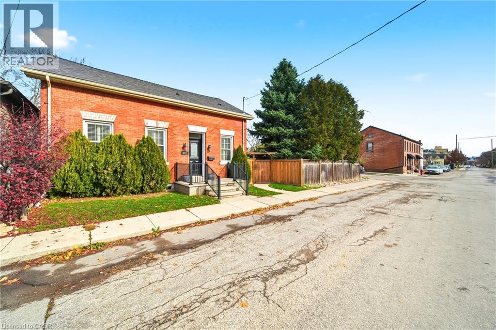 243 Hatt Street, Dundas, Ontario  L9H 2H1 - Photo 2 - 40785733