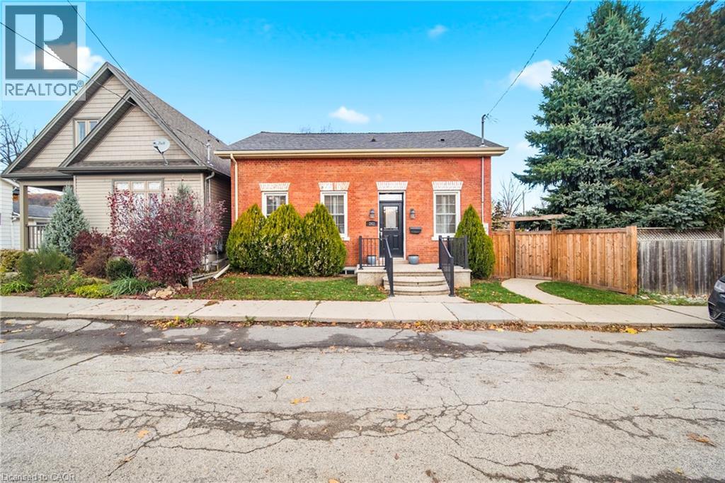 243 Hatt Street, Dundas, Ontario  L9H 2H1 - Photo 3 - 40785733