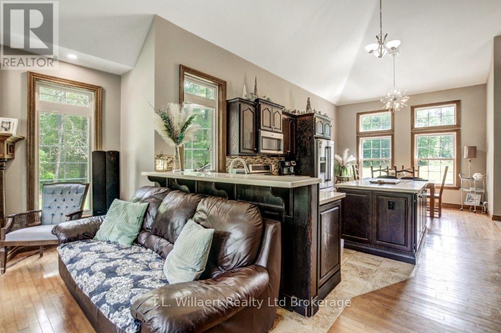 21 Charlton Street, Norfolk, Ontario  N3Y 4J9 - Photo 4 - X12427302