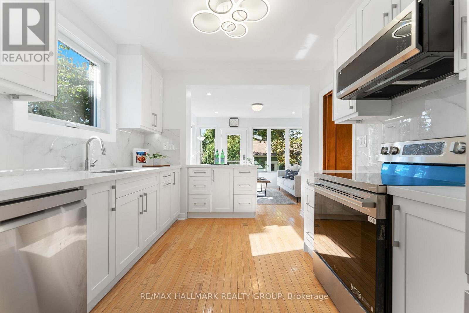 242 Harmer Avenue S, Ottawa, Ontario  K1Y 0V6 - Photo 10 - X12551710