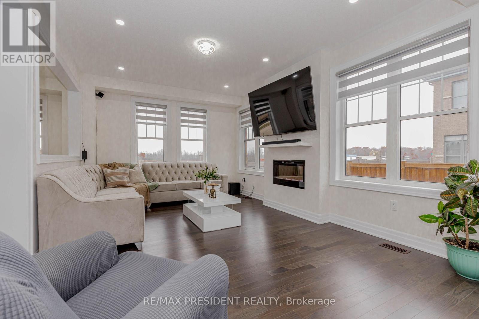 2 Vincena Road, Caledon, Ontario  L7C 4M5 - Photo 9 - W12551490