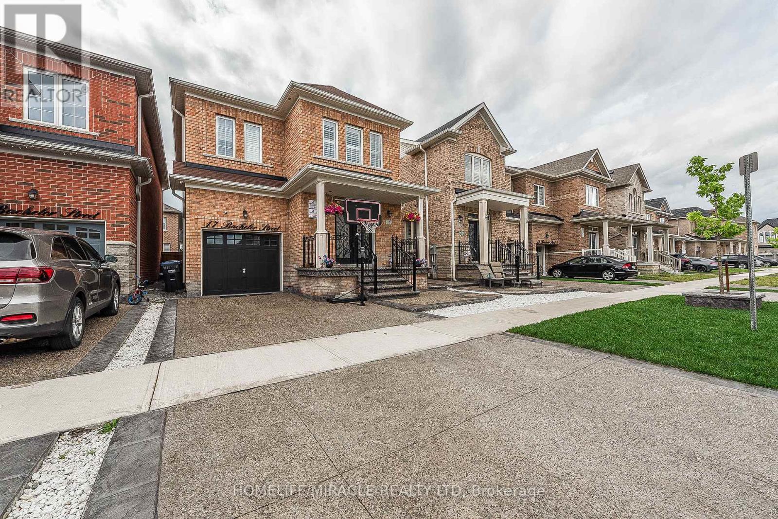 17 BACHELOR STREET, Brampton, Ontario