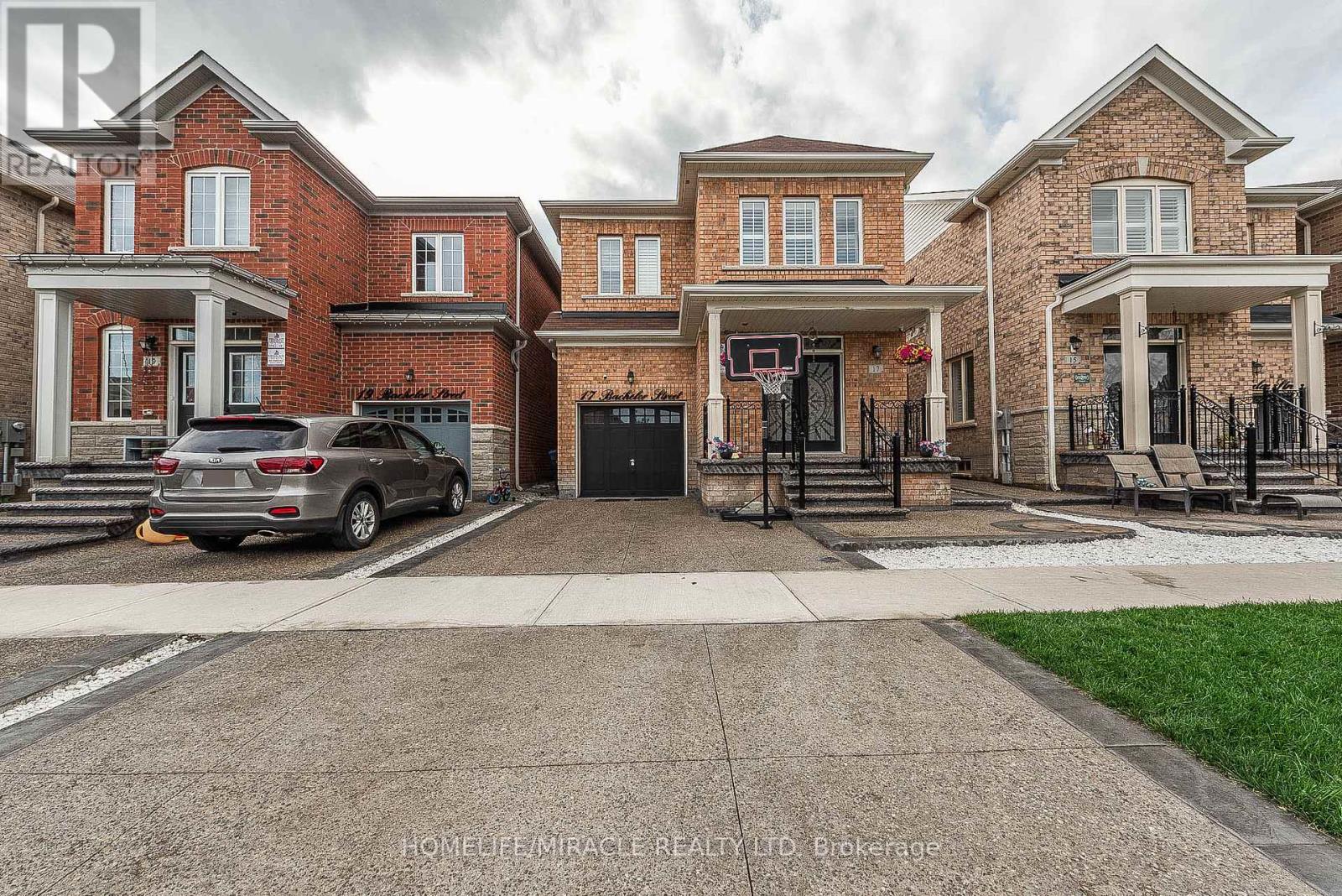 17 Bachelor Street, Brampton, Ontario  L7A 5B1 - Photo 2 - W12551494