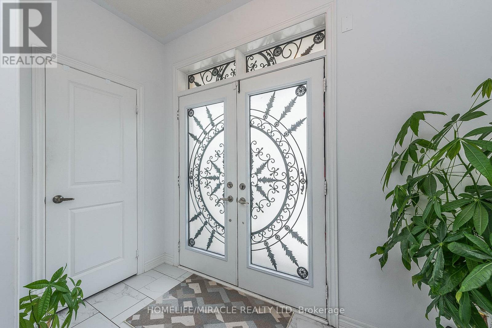 17 Bachelor Street, Brampton, Ontario  L7A 5B1 - Photo 4 - W12551494