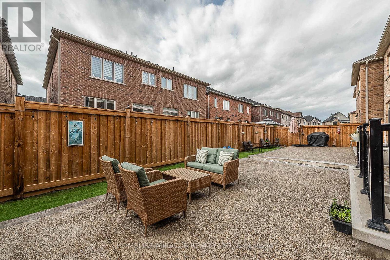 17 Bachelor Street, Brampton, Ontario  L7A 5B1 - Photo 43 - W12551494