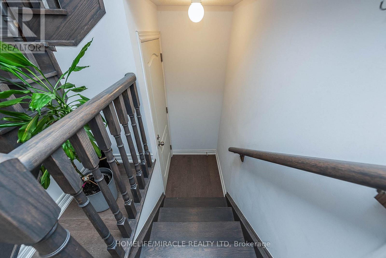 17 Bachelor Street, Brampton, Ontario  L7A 5B1 - Photo 8 - W12551494