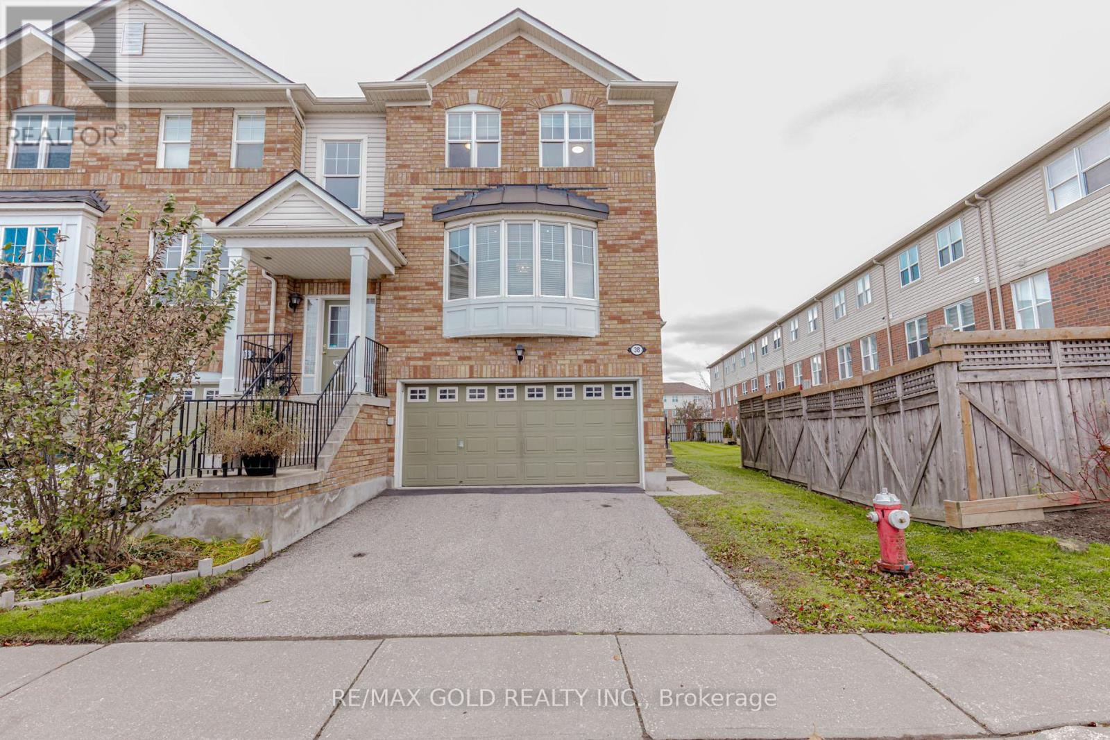 38 - 5980 Whitehorn Avenue, Mississauga, Ontario  L5V 2Y3 - Photo 2 - W12551514