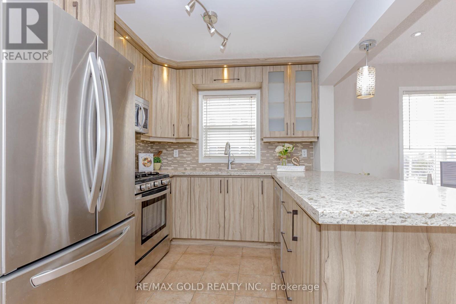 38 - 5980 Whitehorn Avenue, Mississauga, Ontario  L5V 2Y3 - Photo 9 - W12551514