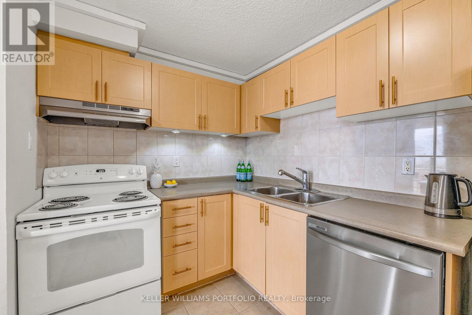 901 - 2900 Battleford Road, Mississauga, Ontario  L5N 2V9 - Photo 5 - W12551534