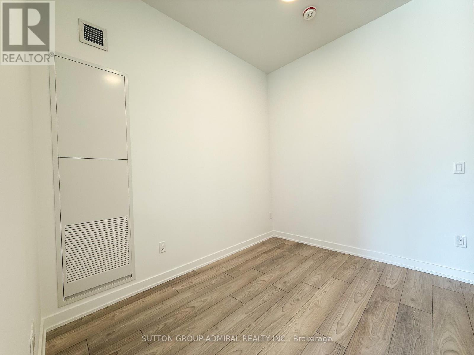 225 - 1007 The Queensway, Toronto, Ontario  M8Z 6C7 - Photo 5 - W12551536