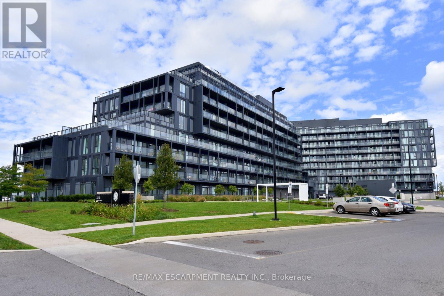 B1006 - 3200 Dakota Common, Burlington, Ontario  L7M 2A7 - Photo 1 - W12551566