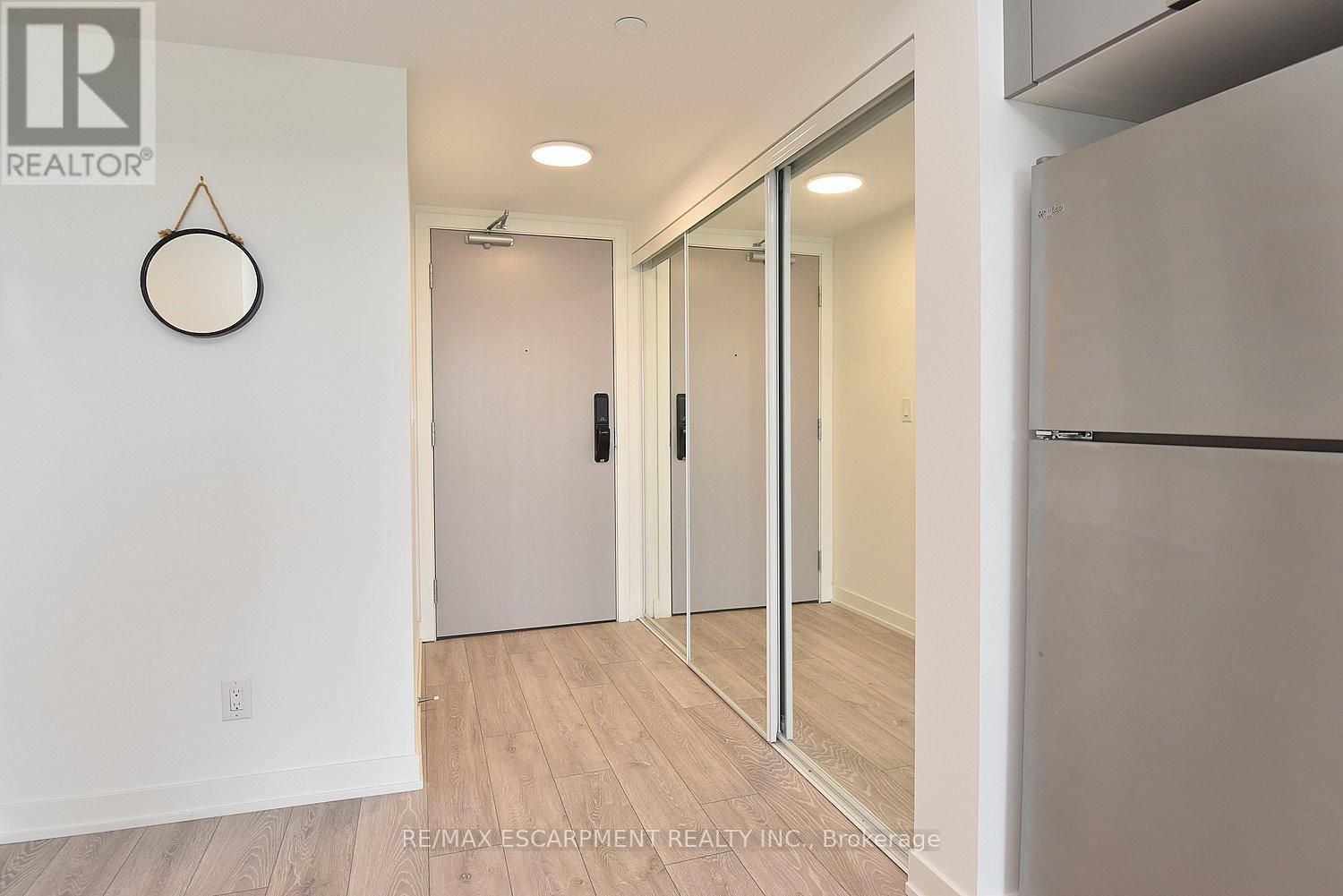 B1006 - 3200 Dakota Common, Burlington, Ontario  L7M 2A7 - Photo 3 - W12551566