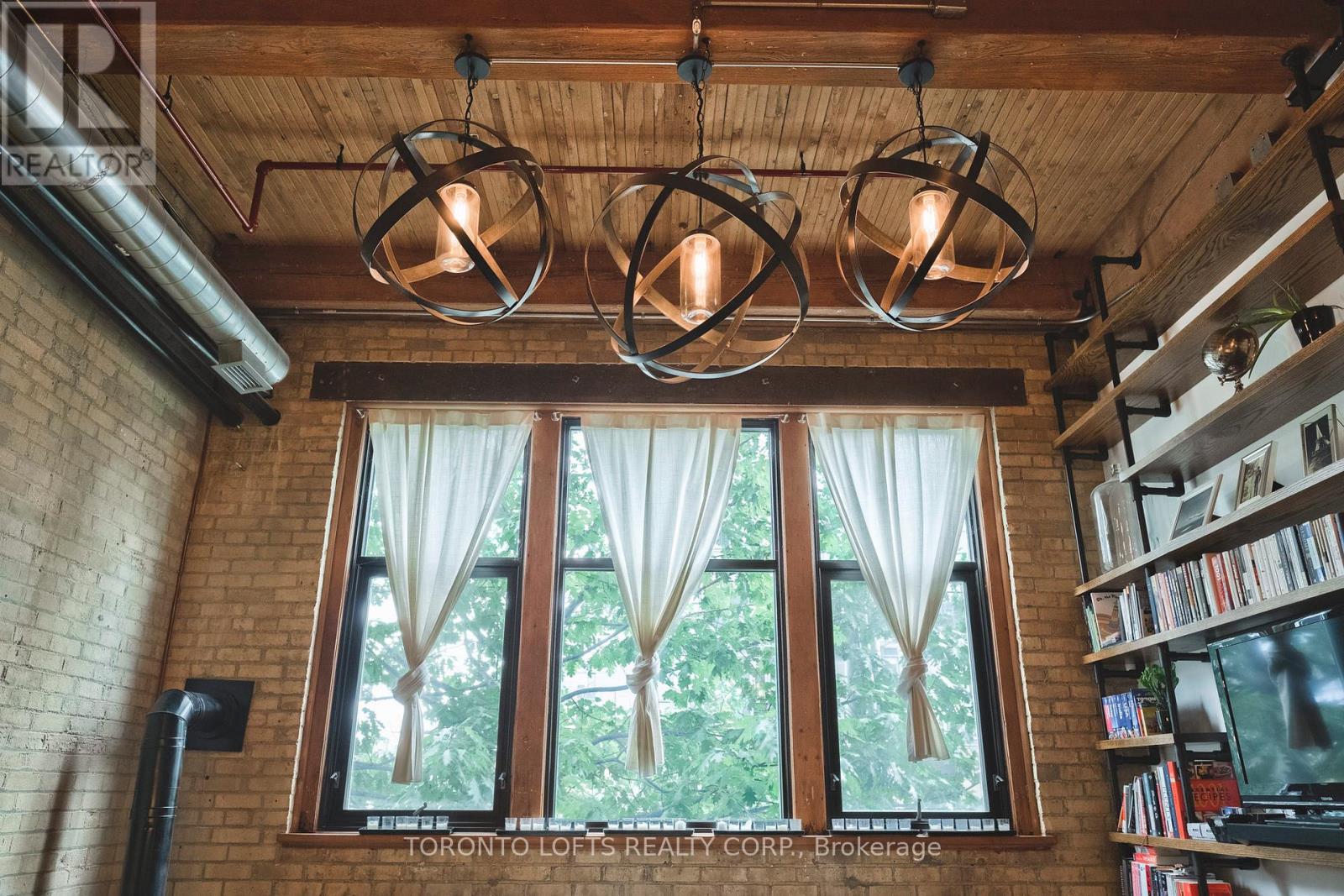 12 - 371 Wallace Avenue, Toronto, Ontario  M6P 3P1 - Photo 3 - W12551576