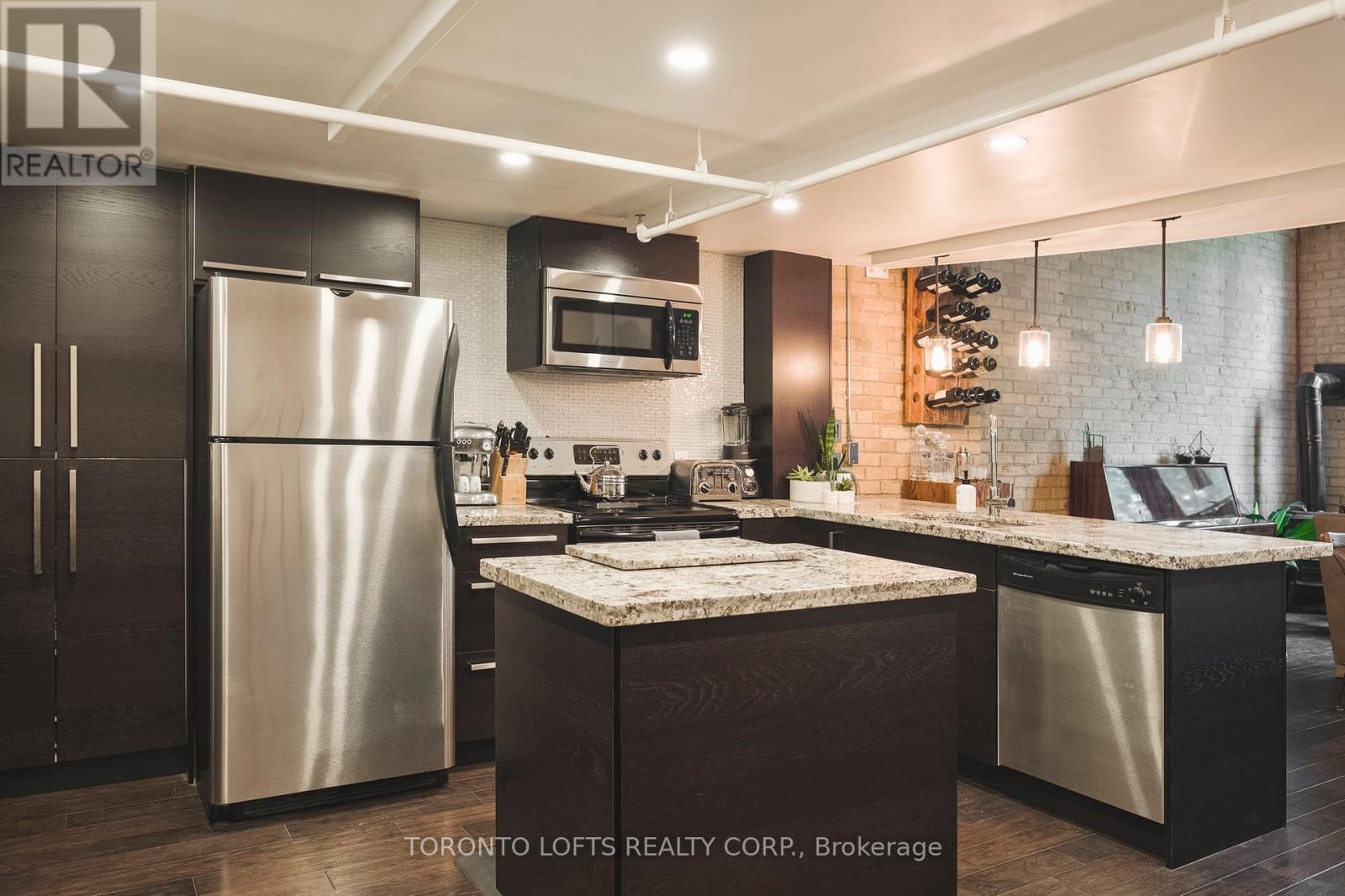 12 - 371 Wallace Avenue, Toronto, Ontario  M6P 3P1 - Photo 5 - W12551576