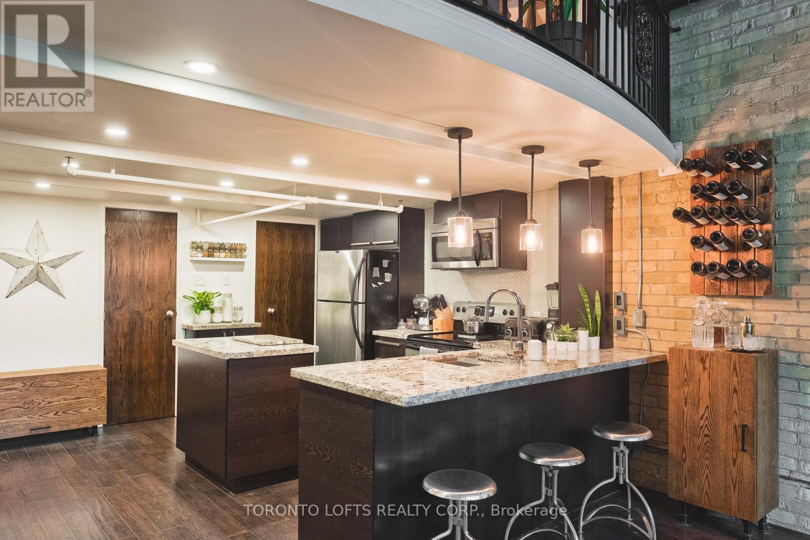 12 - 371 Wallace Avenue, Toronto, Ontario  M6P 3P1 - Photo 6 - W12551576