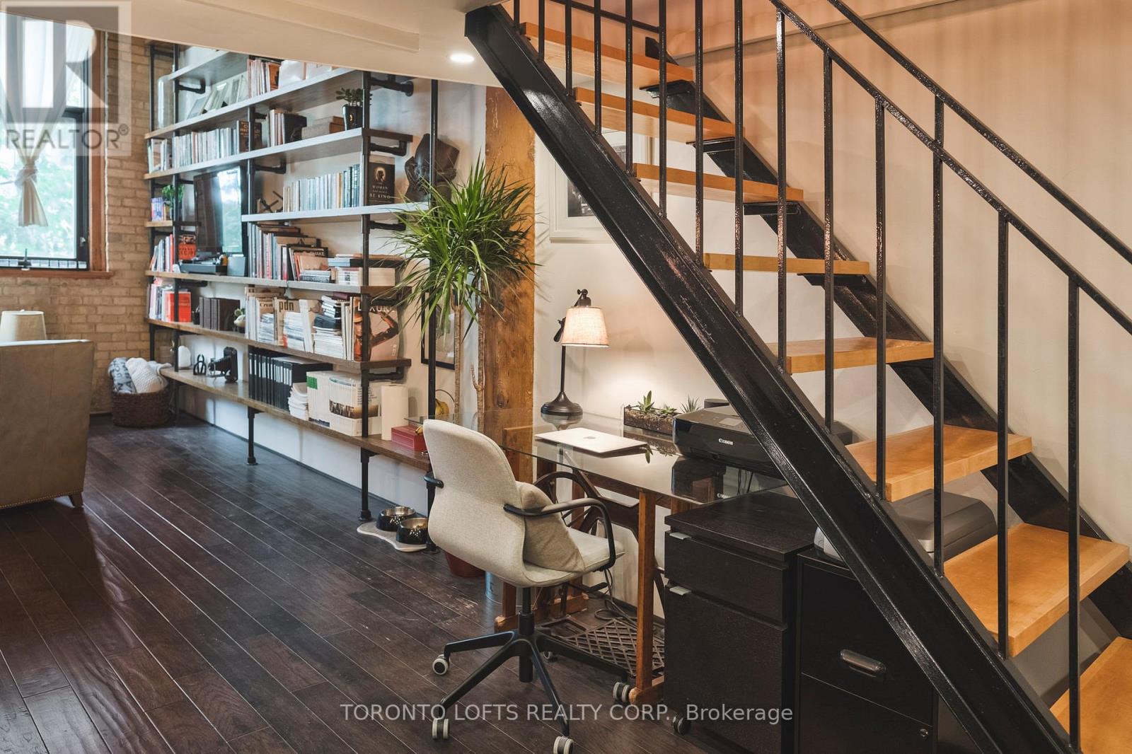 12 - 371 Wallace Avenue, Toronto, Ontario  M6P 3P1 - Photo 7 - W12551576