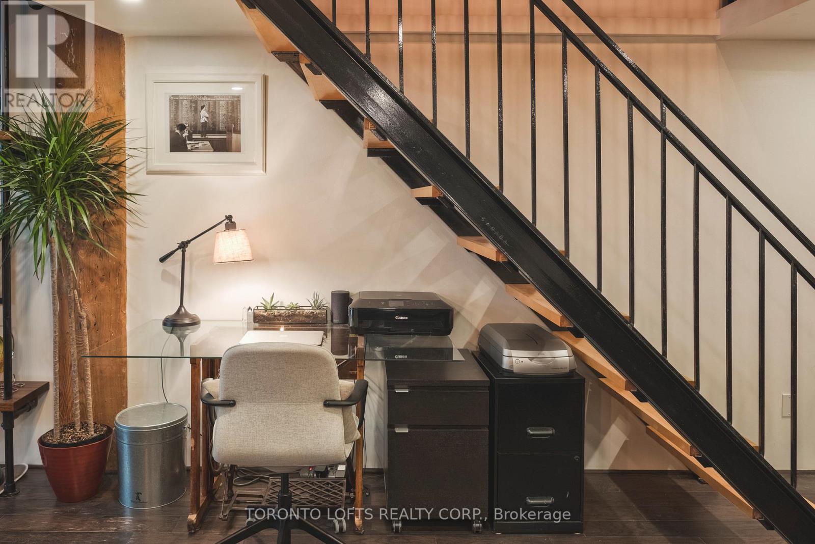 12 - 371 Wallace Avenue, Toronto, Ontario  M6P 3P1 - Photo 8 - W12551576