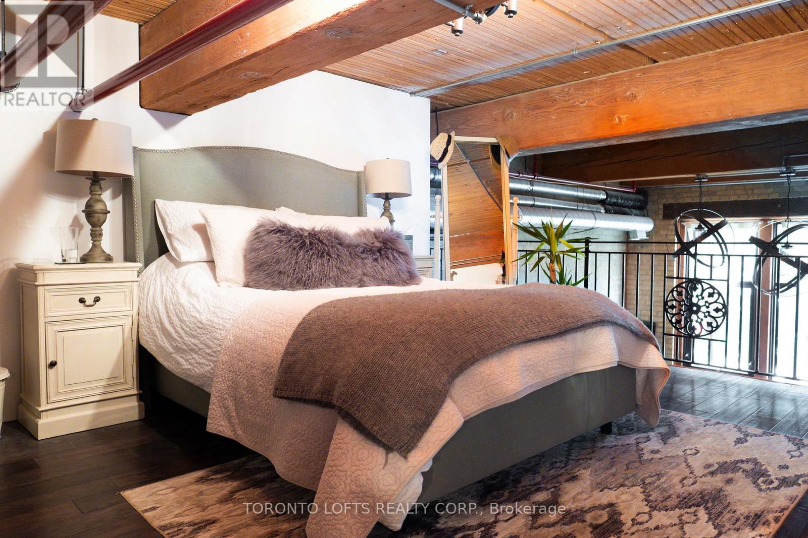 12 - 371 Wallace Avenue, Toronto, Ontario  M6P 3P1 - Photo 9 - W12551576