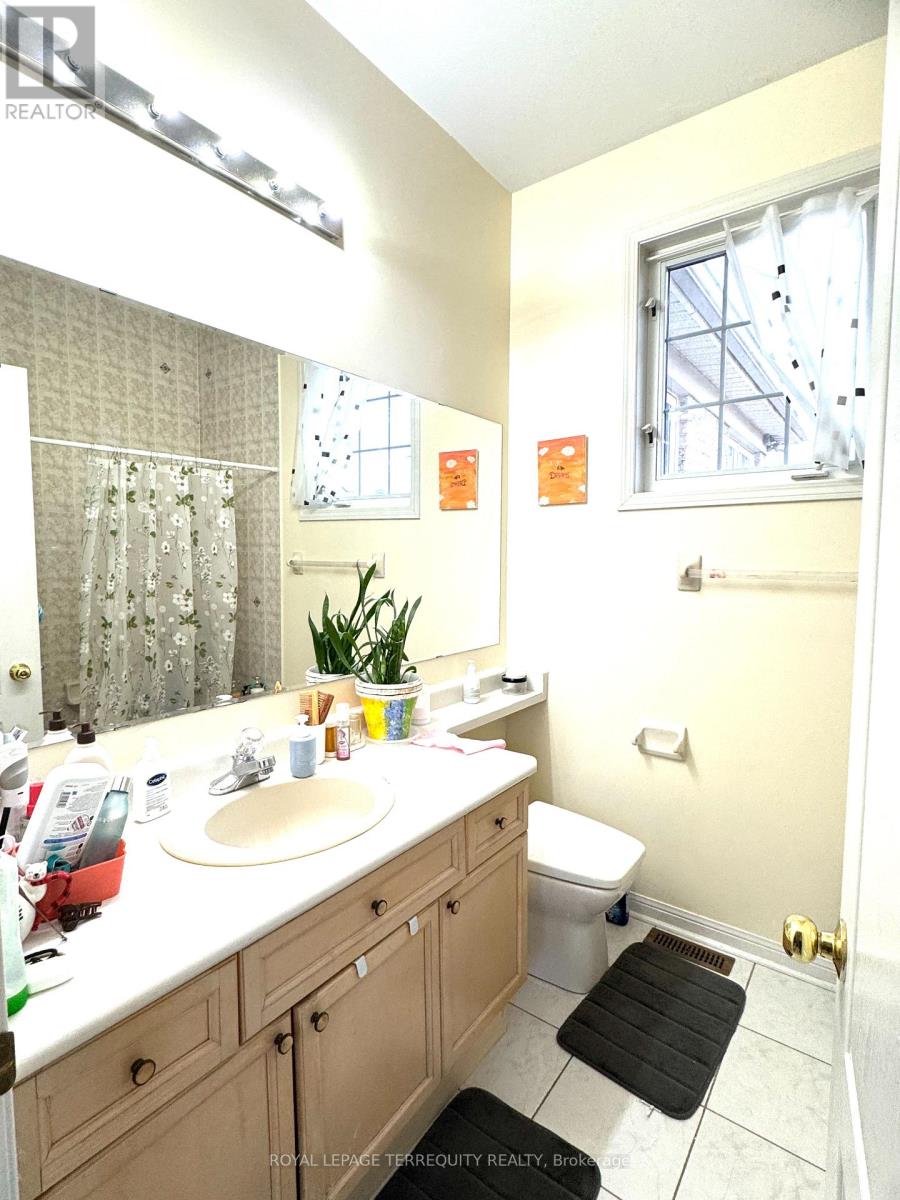 2 Binnery Drive, Brampton, Ontario  L6P 1A3 - Photo 2 - W12551612