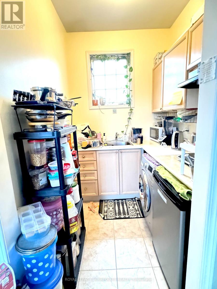 2 Binnery Drive, Brampton, Ontario  L6P 1A3 - Photo 5 - W12551612