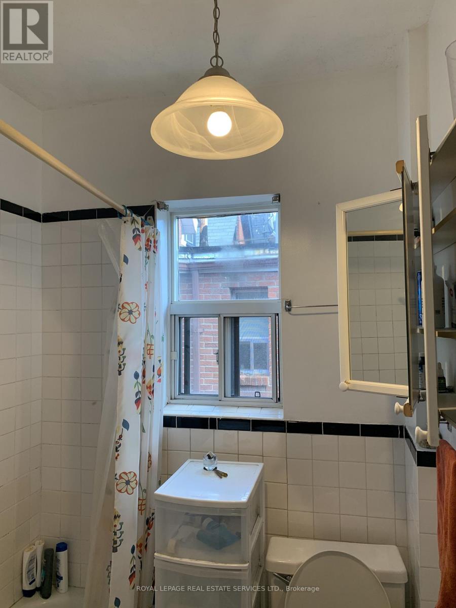 464 Euclid Avenue, Toronto, Ontario  M6G 2S9 - Photo 10 - C12472606