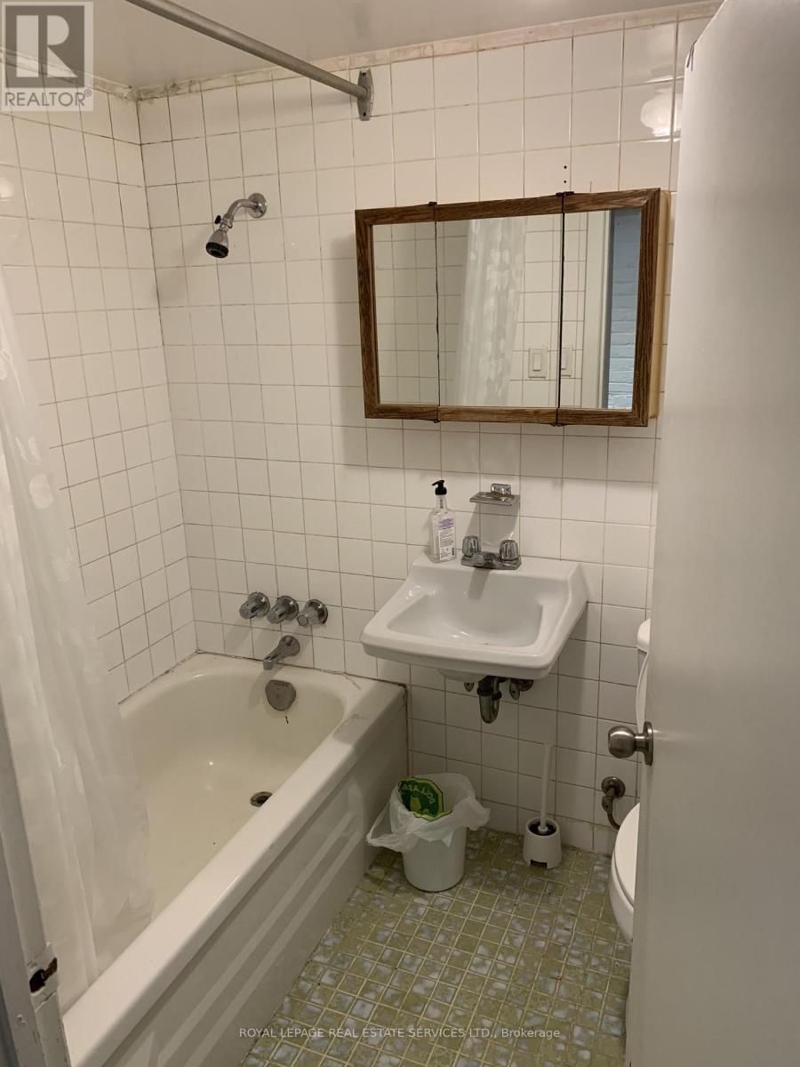 464 Euclid Avenue, Toronto, Ontario  M6G 2S9 - Photo 15 - C12472606