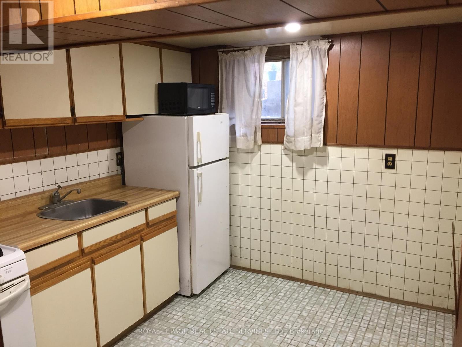 464 Euclid Avenue, Toronto, Ontario  M6G 2S9 - Photo 9 - C12472606