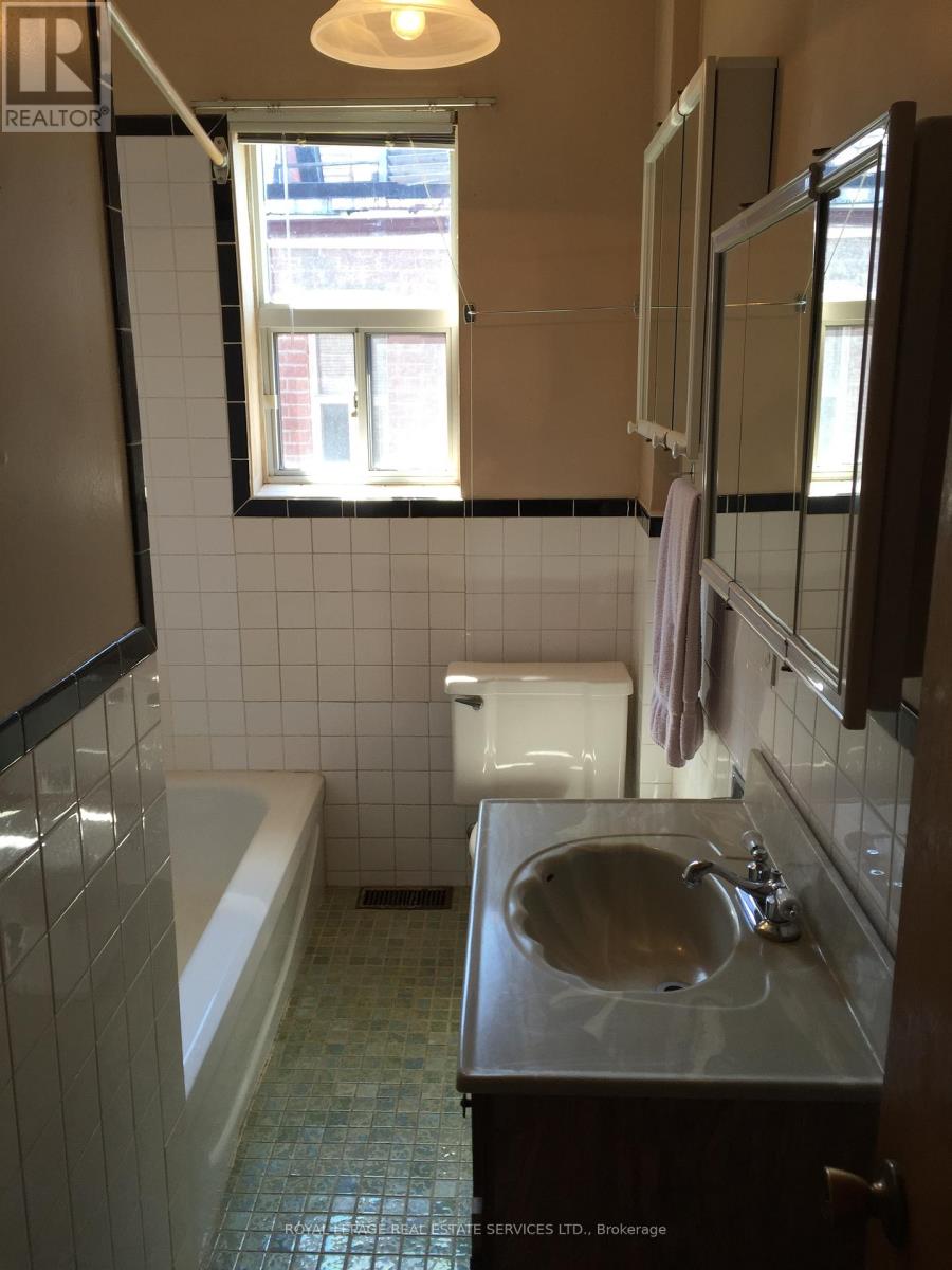 464 Euclid Avenue, Toronto, Ontario  M6G 2S9 - Photo 18 - C12472606