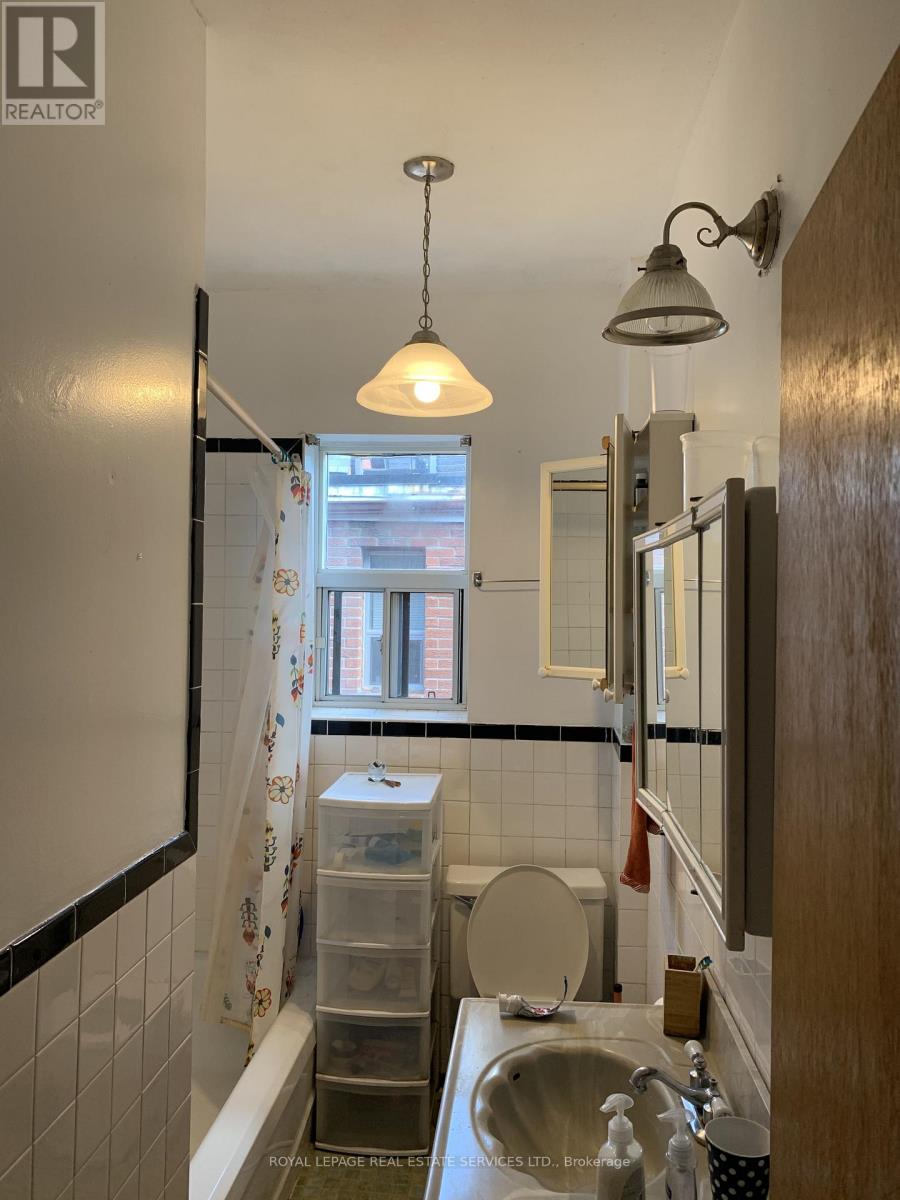 464 Euclid Avenue, Toronto, Ontario  M6G 2S9 - Photo 19 - C12472606