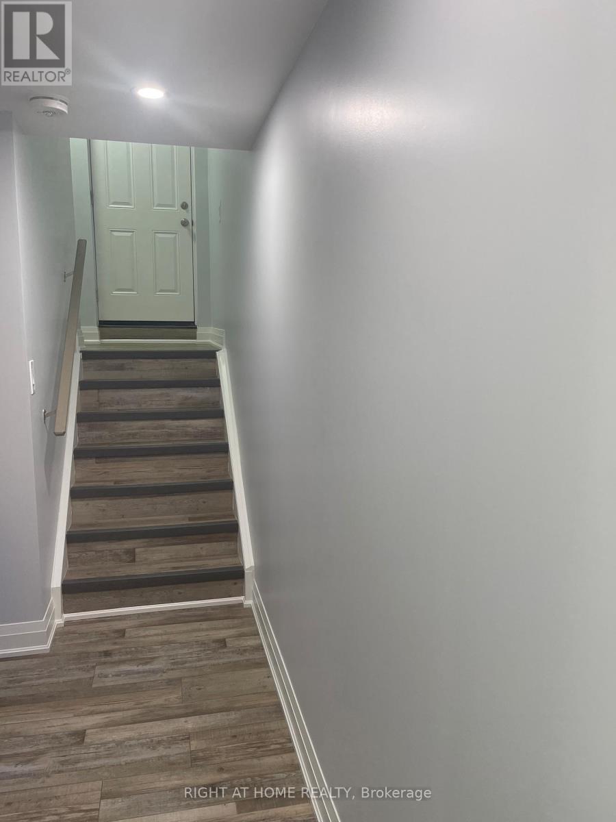 24 Stoneridge Court, Hamilton, Ontario L9B 0A7 - Photo 8 - X12549012