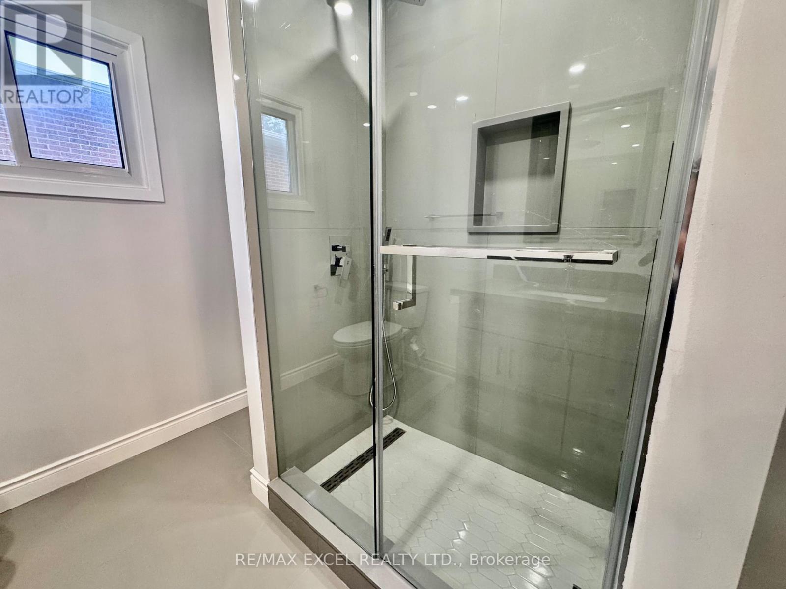 Upper - 63 Hornshill Drive, Toronto, Ontario  M1S 3J3 - Photo 19 - E12432627