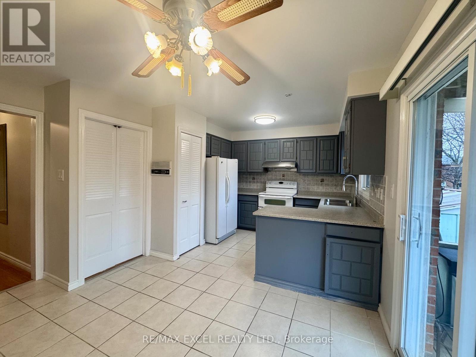 Upper - 63 Hornshill Drive, Toronto, Ontario  M1S 3J3 - Photo 12 - E12432627