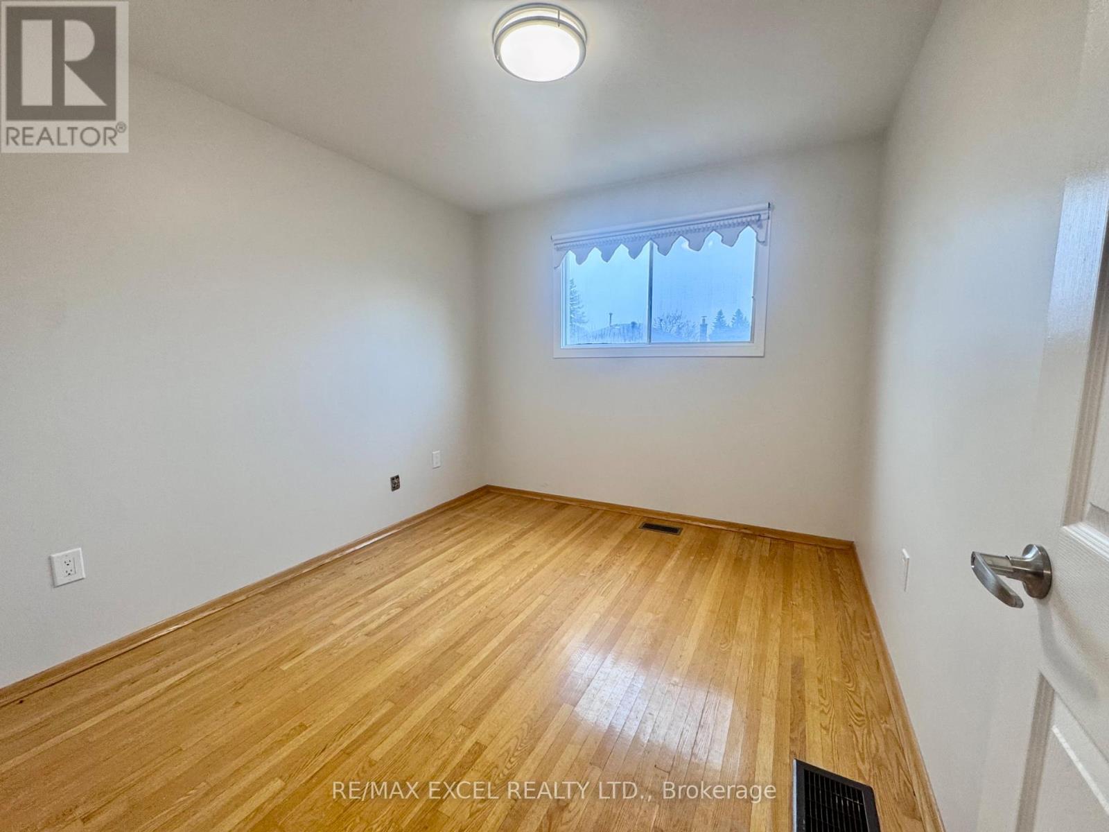 Upper - 63 Hornshill Drive, Toronto, Ontario  M1S 3J3 - Photo 16 - E12432627